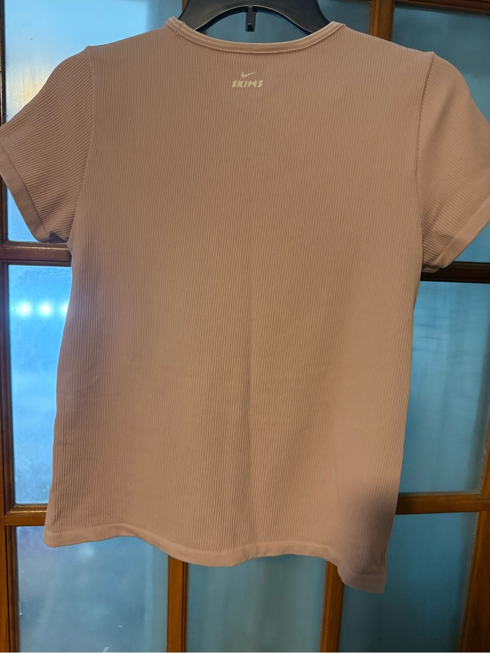 SKIMS X NIKE Ribbed Seamless Baby T-shirt - Picture 6 of 7